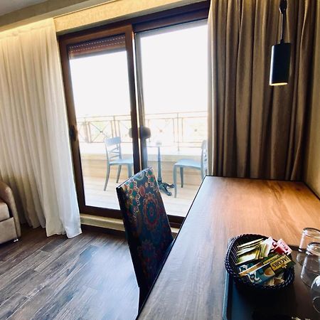 Deluxe Rooms In Blloku Area Tirana Kültér fotó