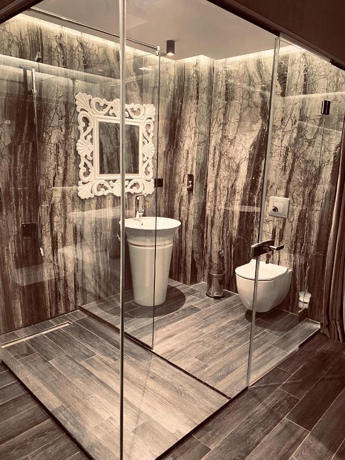 Deluxe Rooms In Blloku Area Tirana Kültér fotó